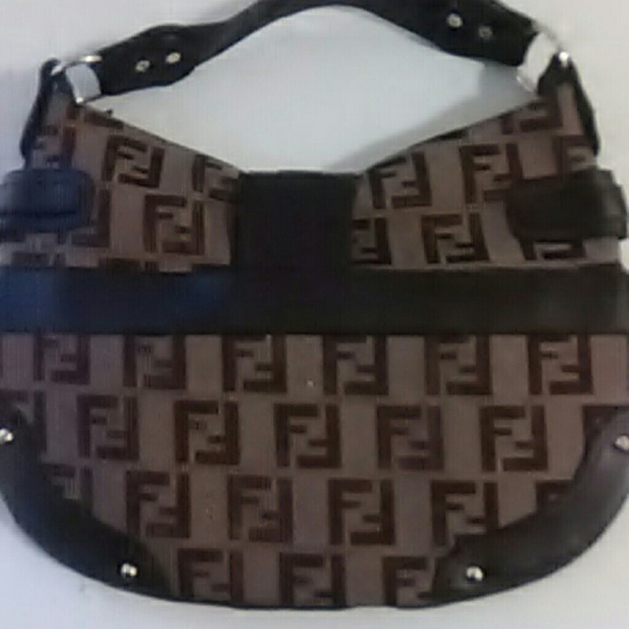 Fendi purse, like new!! Also in perfect condition! - Picture 2 of 7